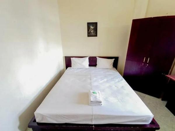 Graha Ara Homestay Syariah RSUD Dr Soetomo Surabaya Mitra RedDoorz : photo 2 de la chambre chambre double Économique