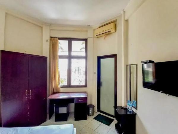 Graha Ara Homestay Syariah RSUD Dr Soetomo Surabaya Mitra RedDoorz : photo 5 de la chambre chambre double Économique