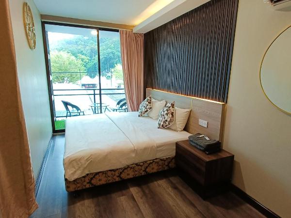 Tc theme park Guest house : photo 5 de la chambre chambre lit king-size - vue sur montagne