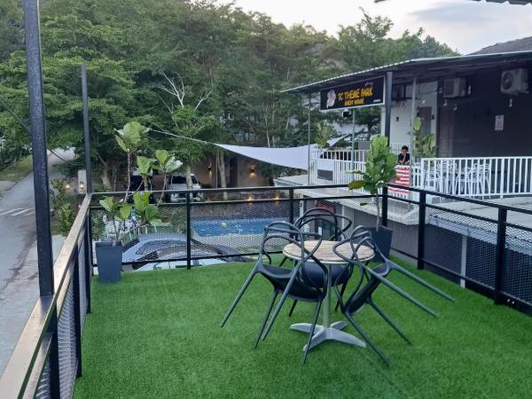 Tc theme park Guest house : photo 10 de la chambre chambre lit king-size - vue sur montagne