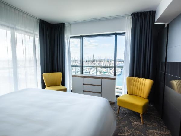 Le Barracuda & Spa, Centre Port, pieds dans l'eau, vue mer : photo 5 de la chambre chambre premium avec balcon et accès au spa - vue panoramique