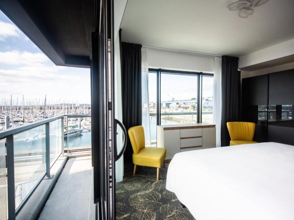 Le Barracuda & Spa, Centre Port, pieds dans l'eau, vue mer : photo 2 de la chambre chambre premium avec balcon et accès au spa - vue panoramique 