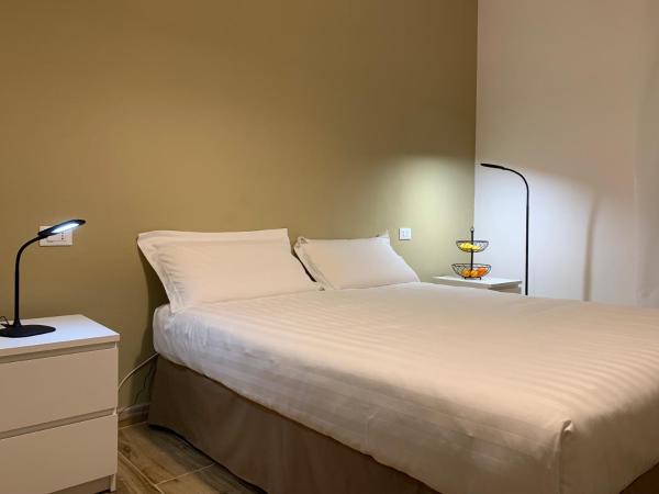 Residenze Asproni Serviced Apartments : photo 1 de la chambre studio avec balcon
