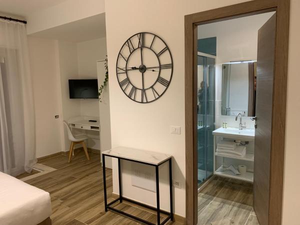 Residenze Asproni Serviced Apartments : photo 9 de la chambre studio avec balcon