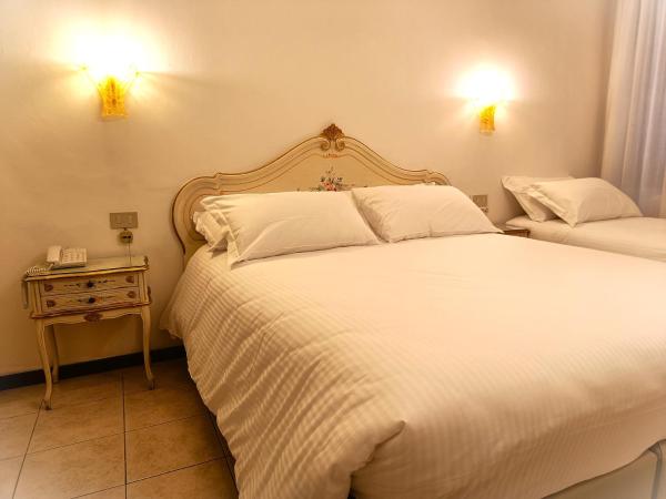 Hotel Guerrini : photo 1 de la chambre chambre quadruple avec salle de bains privative