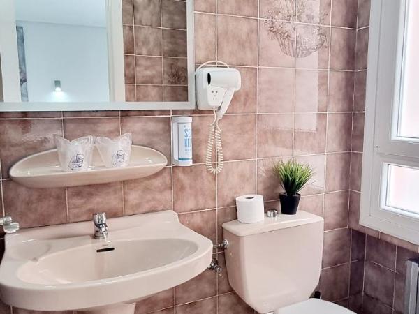 Puerto Principe PENSIÓN : photo 2 de la chambre chambre lits jumeaux