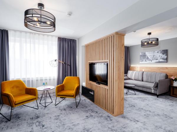 Mercure Czestochowa Centrum : photo 1 de la chambre deluxe apartment with double and sofa bed