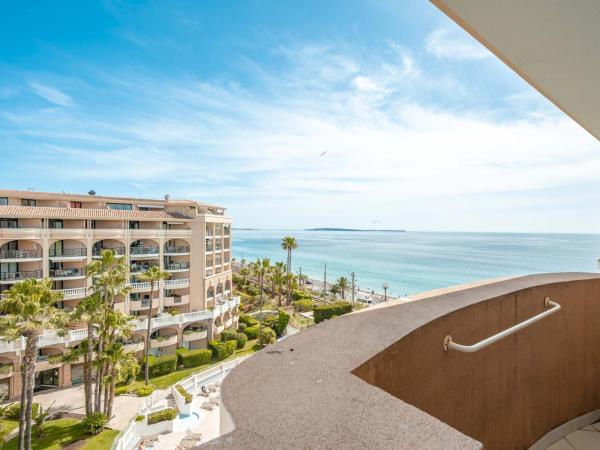 Résidence Pierre & Vacances Cannes Verrerie : photo 1 de la chambre appartement 1 chambre avec coin nuit dans alcôve, climatisation et terrasse ou balcon (6 personnes) - vue sur mer