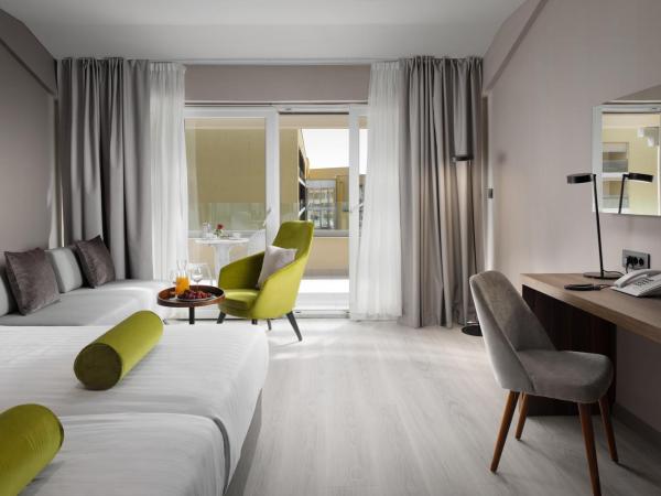 Residence Garden Istra Plava Laguna : photo 1 de la chambre chambre premium avec balcon - côté piscine