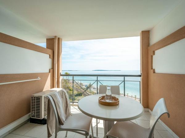 Résidence Pierre & Vacances Cannes Verrerie : photo 1 de la chambre appartement 1 chambre avec climatisation et terrasse ou balcon (4 personnes) - vue sur mer 