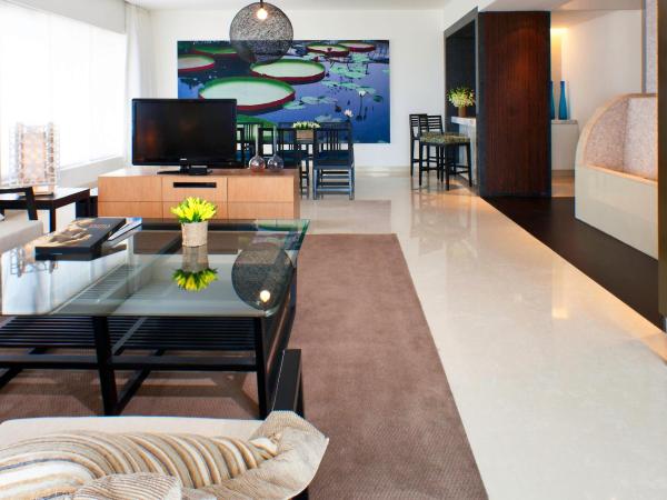 The Westin Hyderabad Mindspace : photo 2 de la chambre luxury suite, lounge access, two way airport transfer, 1 king bed
