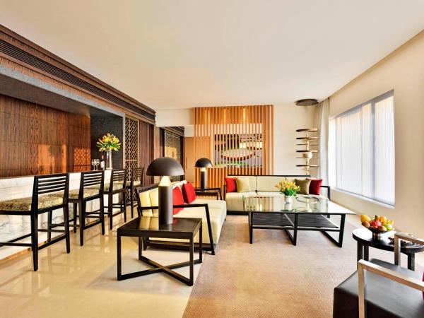 The Westin Hyderabad Mindspace : photo 1 de la chambre luxury suite, lounge access, two way airport transfer, 1 king bed