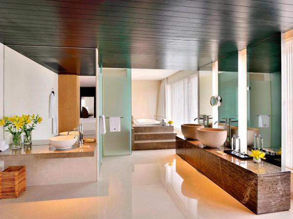 The Westin Hyderabad Mindspace : photo 3 de la chambre luxury suite, lounge access, two way airport transfer, 1 king bed