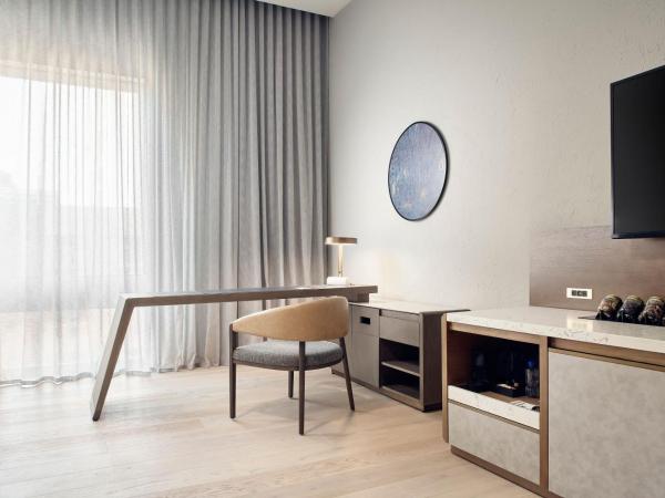 JW Marriott Hotel Mexico City Polanco : photo 3 de la chambre suite junior avec 1 lit king-size, canapé-lit et accès au salon exécutif 