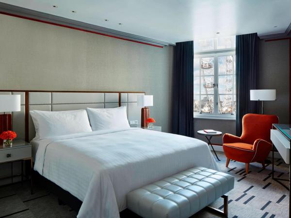 London Marriott Hotel County Hall : photo 3 de la chambre suite avec accès au salon - vue sur rivière