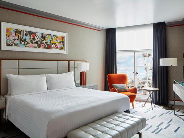 London Marriott Hotel County Hall : photo 5 de la chambre suite avec accès au salon - vue sur rivière