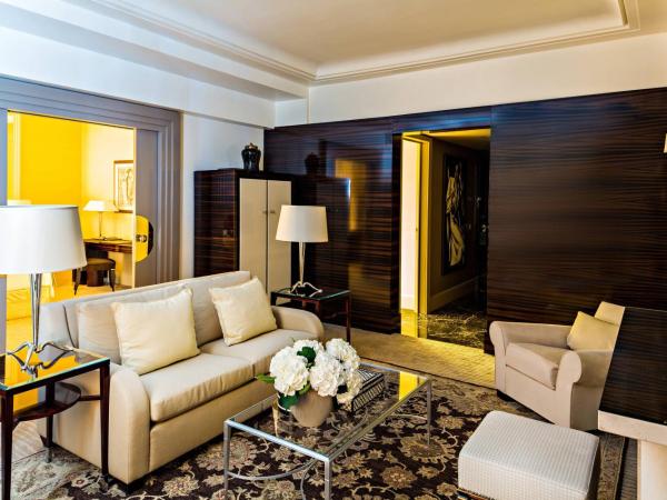 Prince de Galles, un hôtel Luxury Collection, Paris : photo 2 de la chambre suite 1 chambre lit king-size macassar avec terrasse 