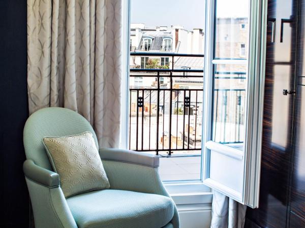 Prince de Galles, un hôtel Luxury Collection, Paris : photo 2 de la chambre chambre lit queen-size art déco avec balcon - vue sur ville