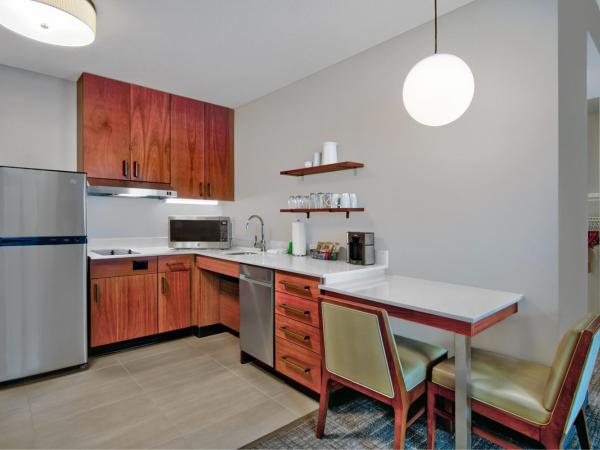 Residence Inn by Marriott Orlando at FLAMINGO CROSSINGS Town Center : photo 2 de la chambre studio lit king-size