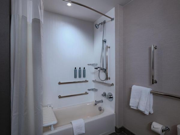 Courtyard by Marriott Colorado Springs North, Air Force Academy : photo 5 de la chambre chambre avec 2 grands lits queen-size 