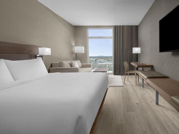 AC Hotel by Marriott Charlotte Ballantyne : photo 1 de la chambre chambre lit king-size - vue sur ville