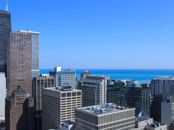 Chicago Marriott Downtown Magnificent Mile : photo 2 de la chambre suite studio avec 1 lit king-size et canapé-lit