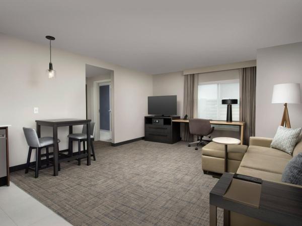 Residence Inn by Marriott Jacksonville Downtown : photo 4 de la chambre suite 1 chambre lit king-size avec canapé-lit