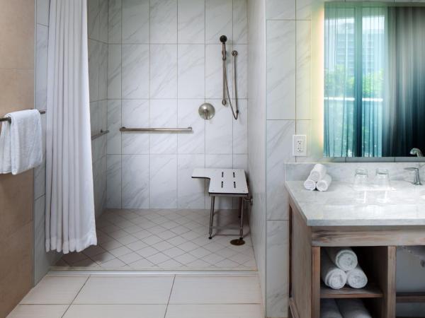 W Fort Lauderdale : photo 1 de la chambre fantastic suite, 1 bedroom suite, 1 queen, oceanfront, balcony, roll-in shower - mobility accessible