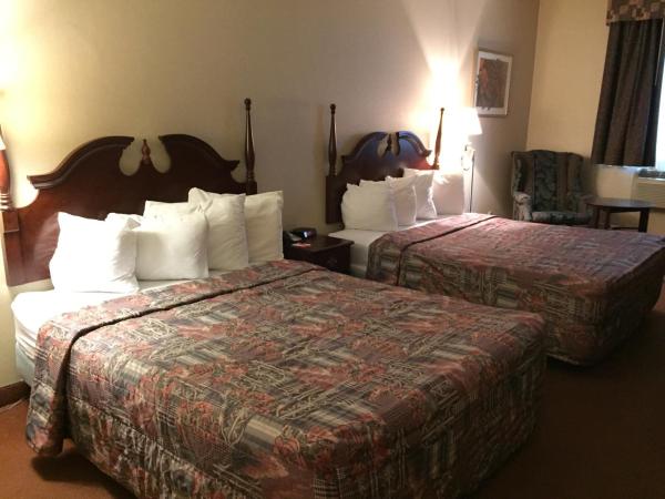 Howard Johnson by Wyndham Toronto Downtown West : photo 3 de la chambre chambre 2 lits queen-size - non-fumeurs