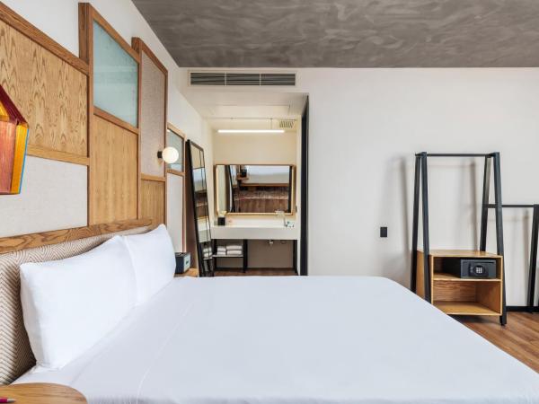 Aloft Tulum : photo 6 de la chambre chambre lit king-size - vue sur ville