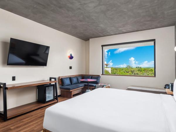 Aloft Tulum : photo 4 de la chambre suite 1 chambre lit king-size avec canapé-lit - vue sur jungle