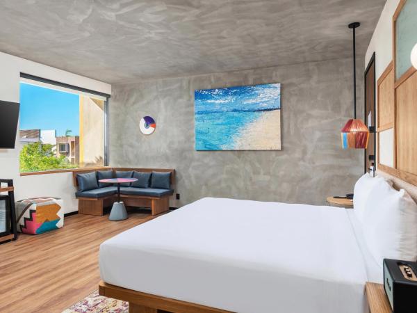 Aloft Tulum : photo 2 de la chambre suite 1 chambre lit king-size avec balcon - vue sur jungle