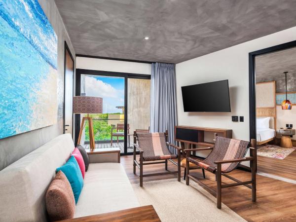 Aloft Tulum : photo 5 de la chambre suite 1 chambre lit king-size avec canapé-lit - vue sur jungle