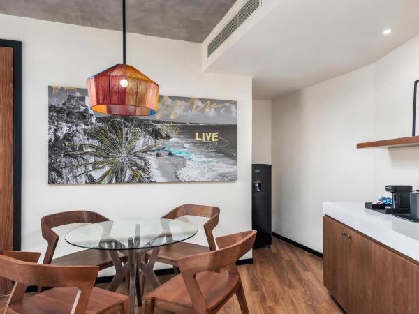 Aloft Tulum : photo 5 de la chambre suite 1 chambre lit king-size avec balcon - vue sur jungle