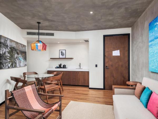 Aloft Tulum : photo 7 de la chambre suite 1 chambre lit king-size avec balcon - vue sur jungle