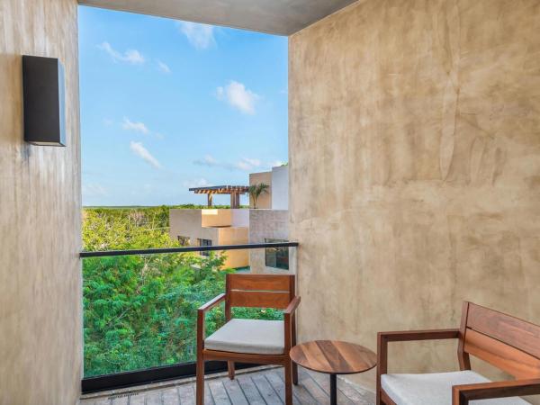 Aloft Tulum : photo 6 de la chambre suite 1 chambre lit king-size avec canapé-lit - vue sur jungle