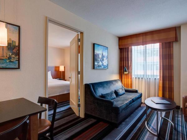 Residence Inn by Marriott New York Manhattan/Times Square : photo 3 de la chambre suite 1 chambre lit king-size avec canapé-lit