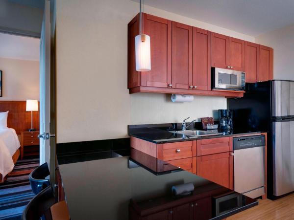 Residence Inn by Marriott New York Manhattan/Times Square : photo 4 de la chambre suite 1 chambre lit king-size avec canapé-lit