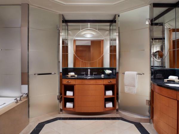 The Ritz-Carlton, Tokyo : photo 4 de la chambre hébergement lit king-size de luxe - club 