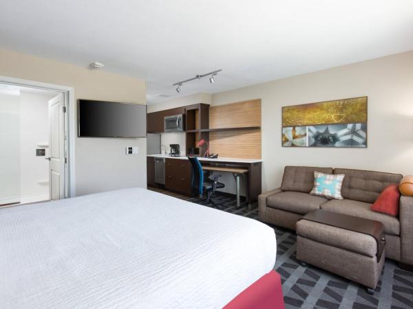 TownePlace Suites By Marriott Las Vegas Stadium District : photo 3 de la chambre studio avec lit king-size et canapé-lit