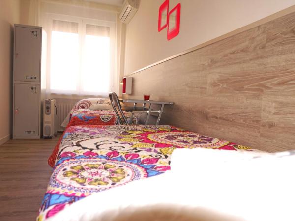 MuchoMadrid : photo 3 de la chambre  lit dans dortoir mixte de 2 lits avec salle de bains commune