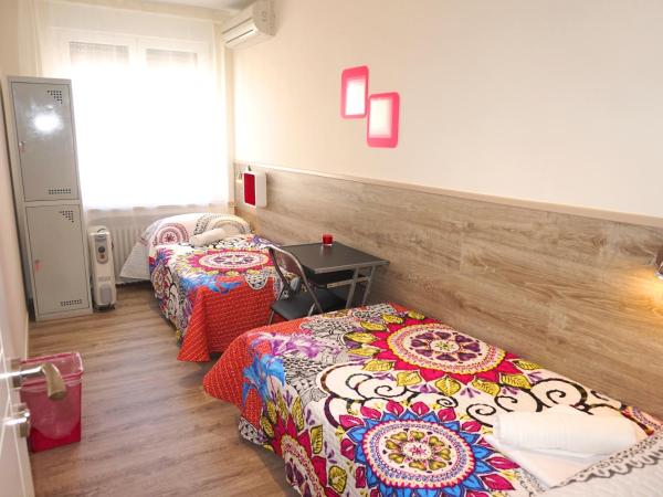 MuchoMadrid : photo 1 de la chambre  lit dans dortoir mixte de 2 lits avec salle de bains commune