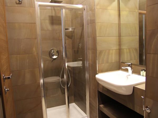Dimora Bohèmien : photo 3 de la chambre chambre double avec salle de bains privative