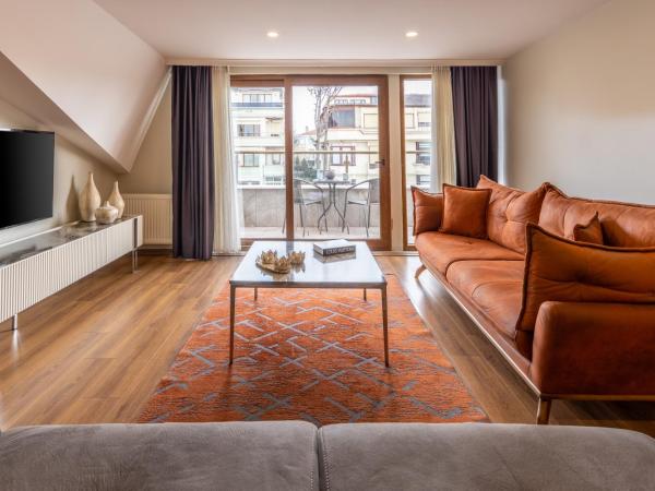 BayMari Suites Plus Florya : photo 3 de la chambre appartement 3 chambres de luxe avec terrasse - vue sur piscine