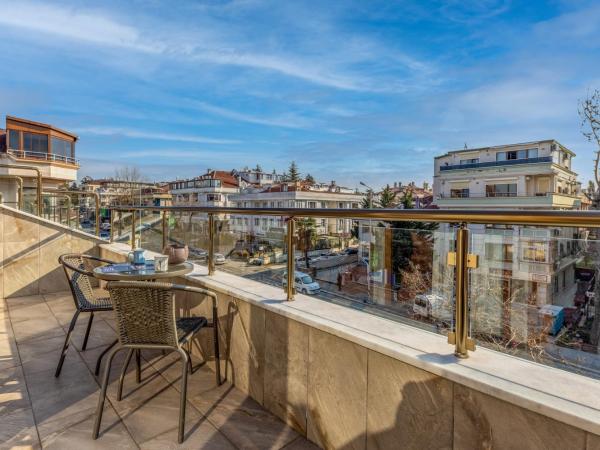 BayMari Suites Plus Florya : photo 5 de la chambre appartement 3 chambres de luxe avec terrasse - vue sur piscine