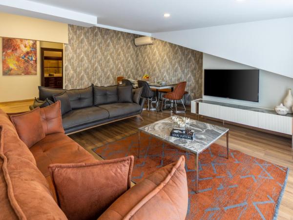 BayMari Suites Plus Florya : photo 10 de la chambre appartement 3 chambres de luxe avec terrasse - vue sur piscine