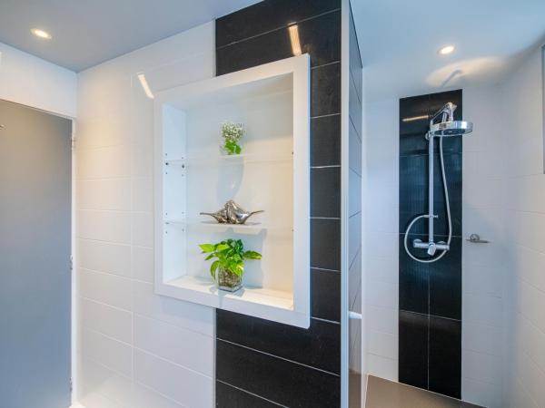 NH Boat Lagoon Phuket Resort : photo 9 de la chambre suite premier lagune