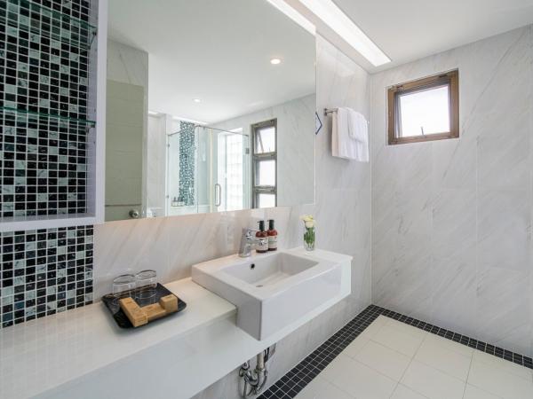 NH Boat Lagoon Phuket Resort : photo 4 de la chambre suite premier marina 