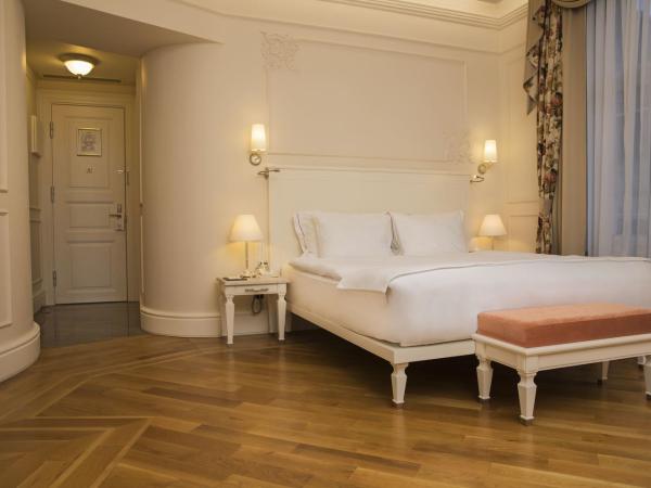Corinne Art & Boutique Hotel : photo 2 de la chambre chambre d'angle