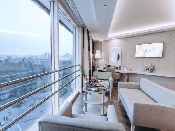 New Park Hotel : photo 7 de la chambre suite lit king-size avec accès gratuit au salon exécutif